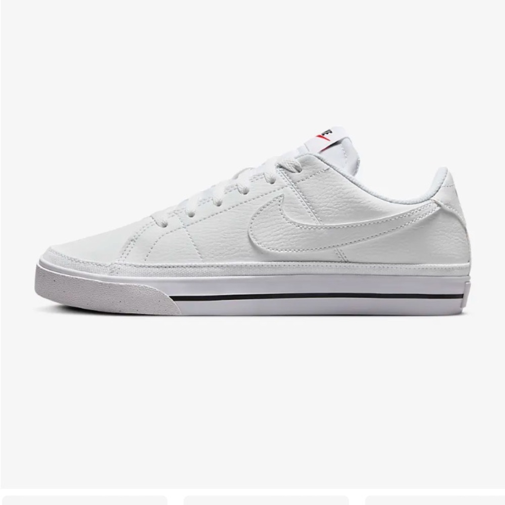 White Nike size 8.5 women’s